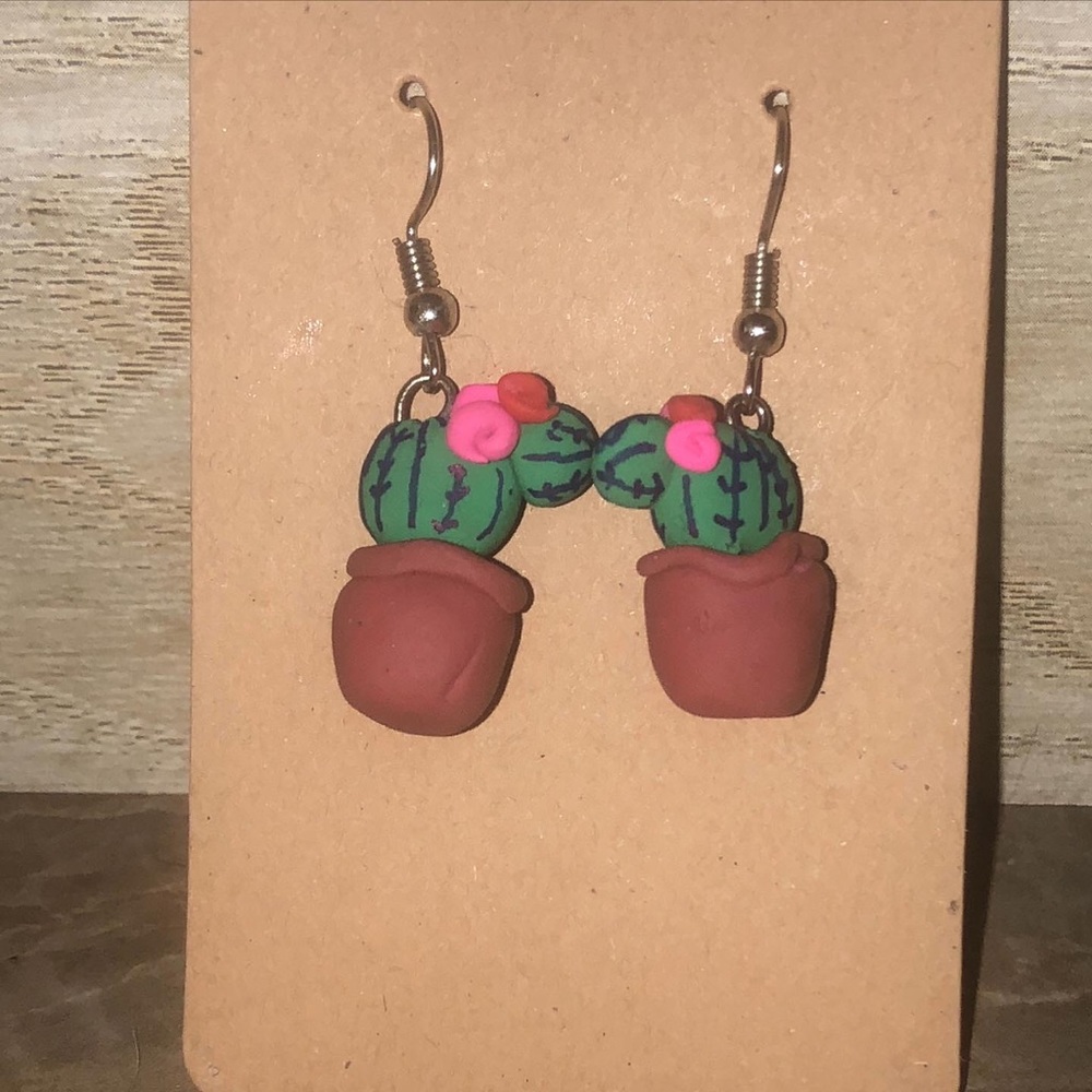 Cactus Earings 🌵